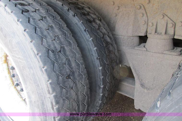 image for item E5046 1991 Western Star 4800 flatbed truck