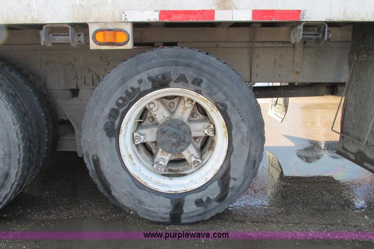 image for item E5046 1991 Western Star 4800 flatbed truck