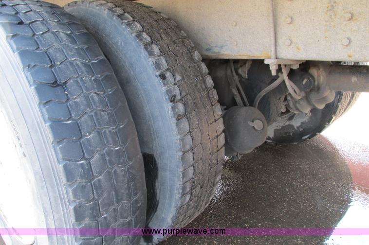 image for item E5046 1991 Western Star 4800 flatbed truck