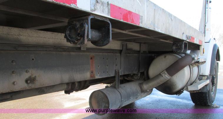 image for item E5046 1991 Western Star 4800 flatbed truck