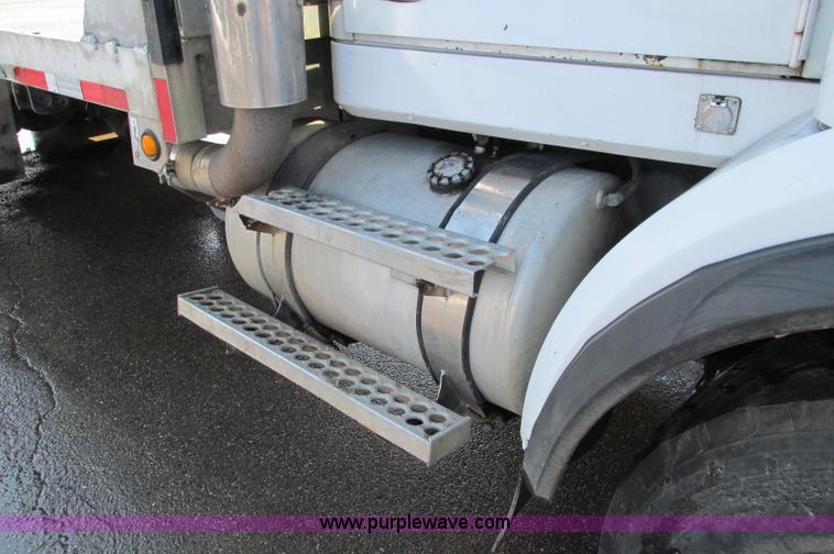 image for item E5046 1991 Western Star 4800 flatbed truck