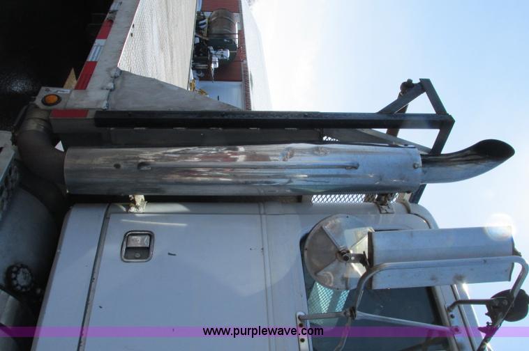 image for item E5046 1991 Western Star 4800 flatbed truck