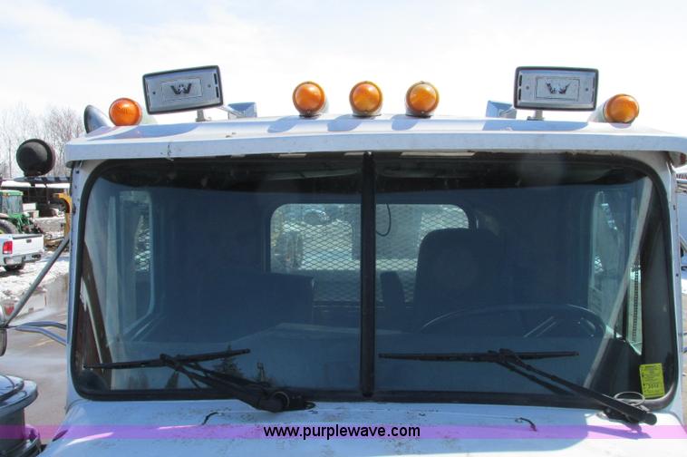 image for item E5046 1991 Western Star 4800 flatbed truck