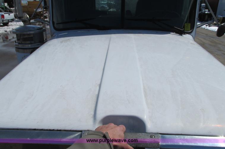 image for item E5046 1991 Western Star 4800 flatbed truck