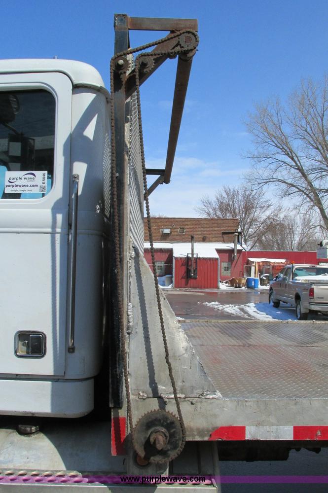 image for item E5046 1991 Western Star 4800 flatbed truck