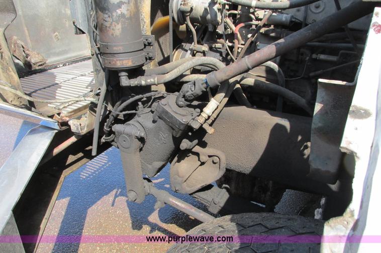 image for item E5046 1991 Western Star 4800 flatbed truck