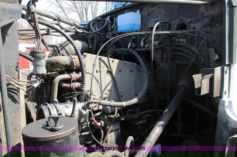 image for item E5046 1991 Western Star 4800 flatbed truck