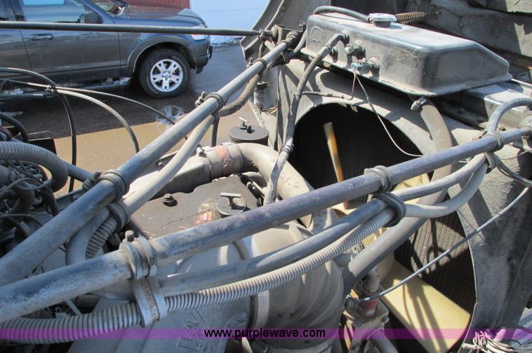 image for item E5046 1991 Western Star 4800 flatbed truck