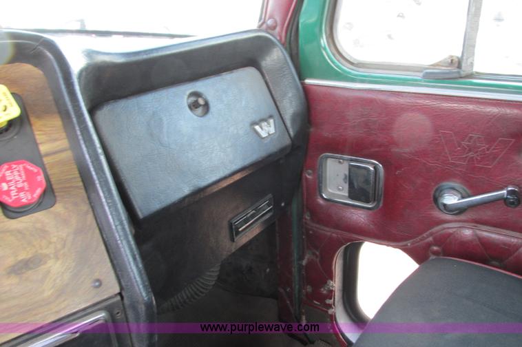 image for item E5046 1991 Western Star 4800 flatbed truck