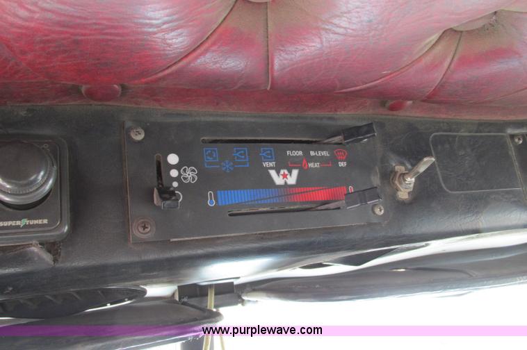 image for item E5046 1991 Western Star 4800 flatbed truck