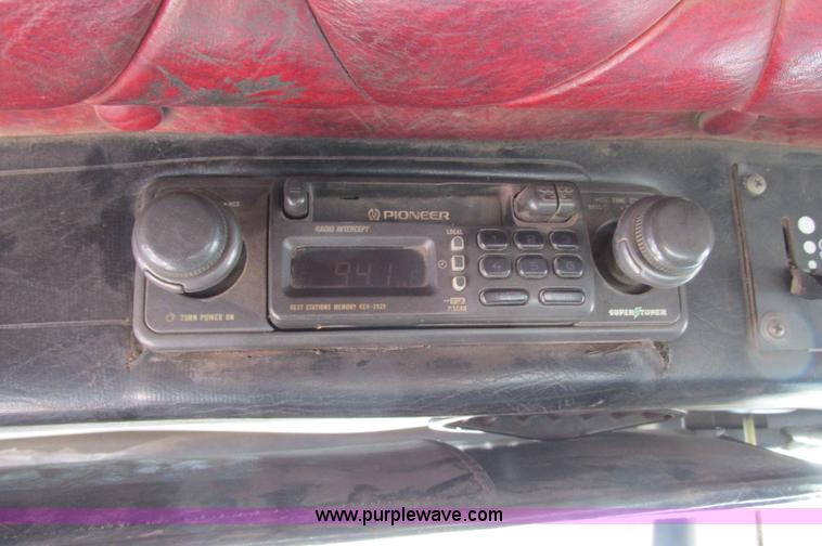 image for item E5046 1991 Western Star 4800 flatbed truck