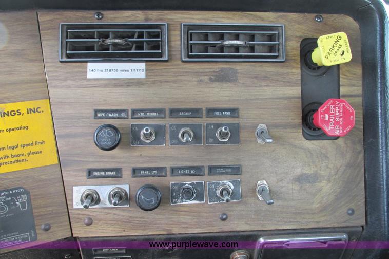 image for item E5046 1991 Western Star 4800 flatbed truck