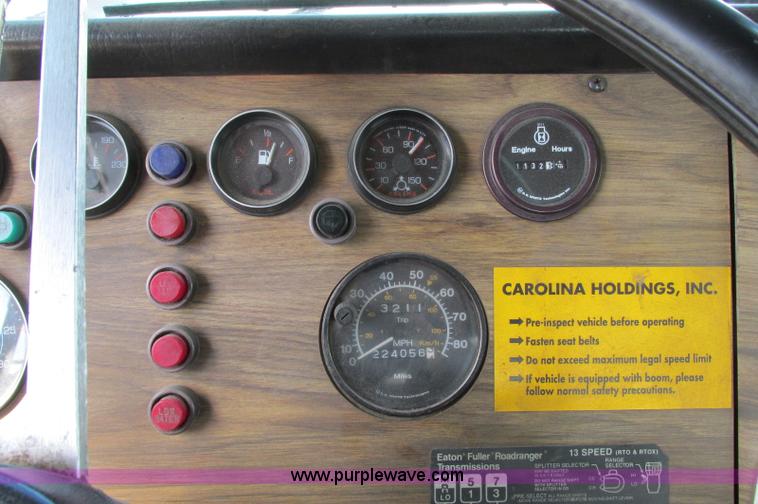 image for item E5046 1991 Western Star 4800 flatbed truck