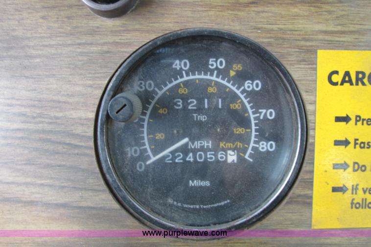 image for item E5046 1991 Western Star 4800 flatbed truck