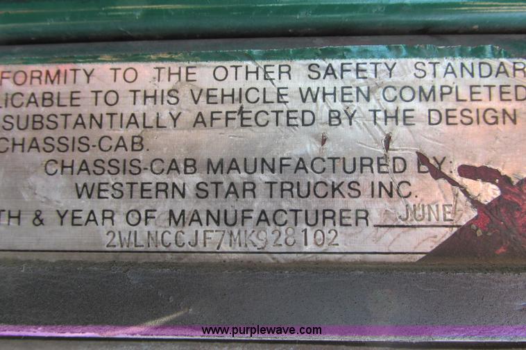 image for item E5046 1991 Western Star 4800 flatbed truck