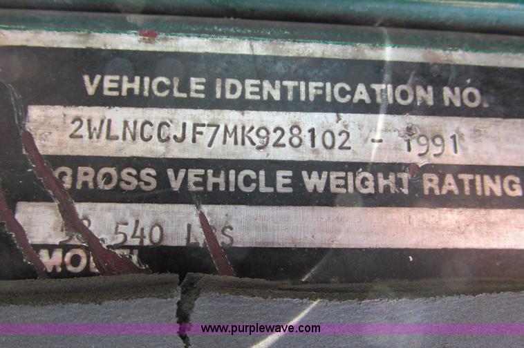 image for item E5046 1991 Western Star 4800 flatbed truck