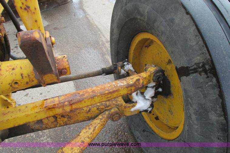 image for item E5047 1959 Caterpillar 12 motor grader