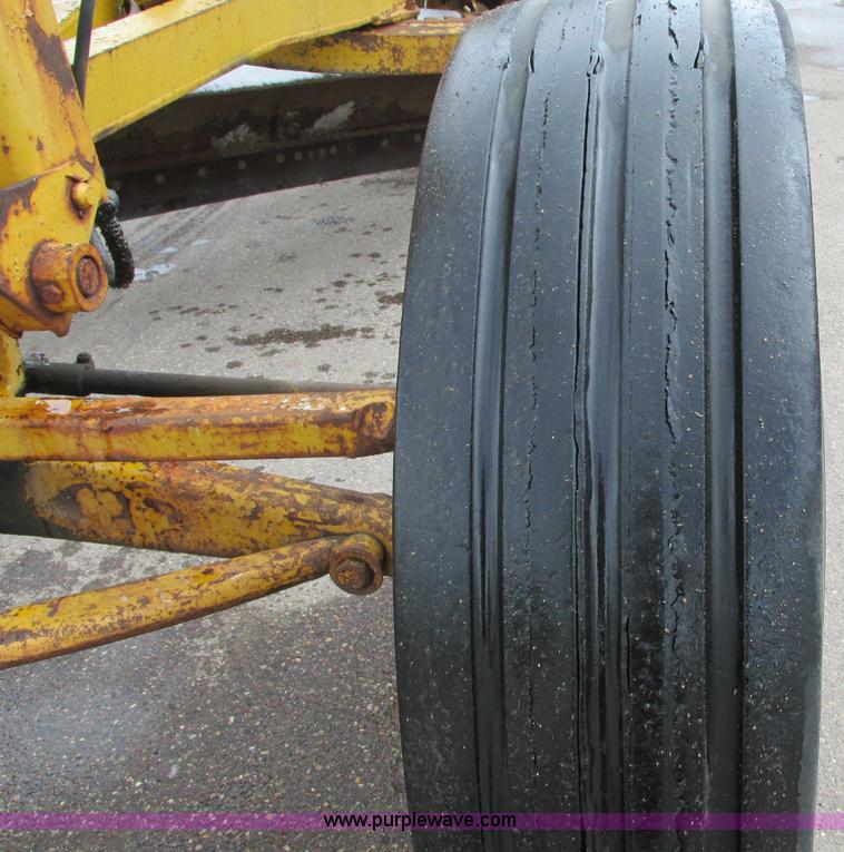 image for item E5047 1959 Caterpillar 12 motor grader