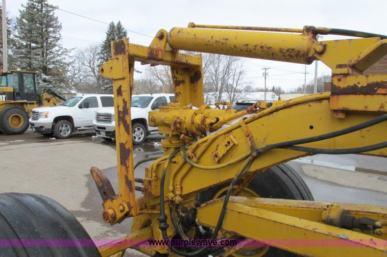 image for item E5047 1959 Caterpillar 12 motor grader