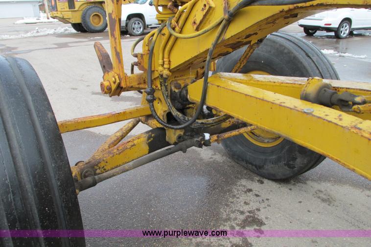 image for item E5047 1959 Caterpillar 12 motor grader