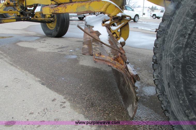 image for item E5047 1959 Caterpillar 12 motor grader