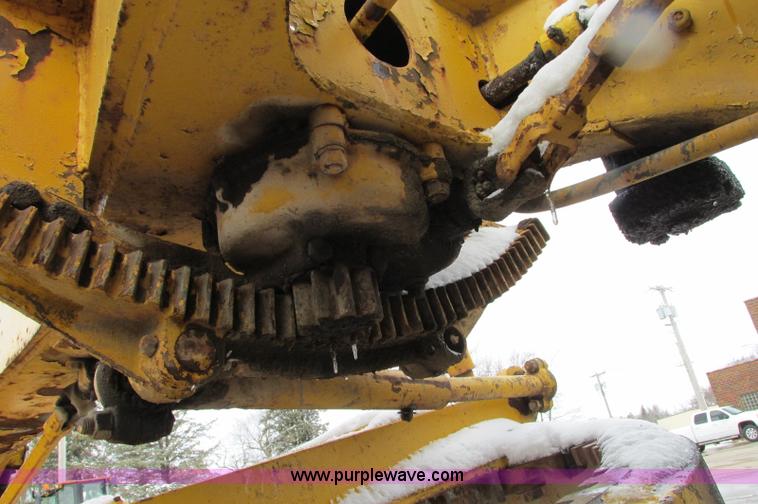 image for item E5047 1959 Caterpillar 12 motor grader