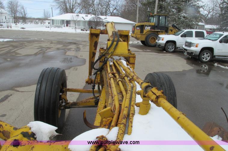 image for item E5047 1959 Caterpillar 12 motor grader
