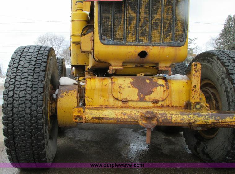 image for item E5047 1959 Caterpillar 12 motor grader
