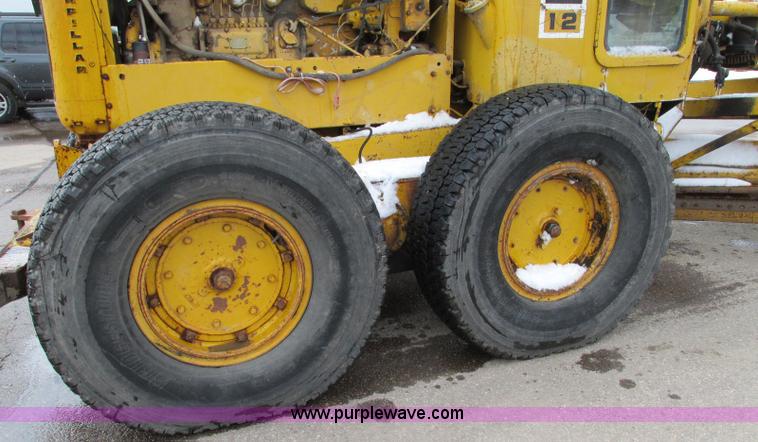 image for item E5047 1959 Caterpillar 12 motor grader