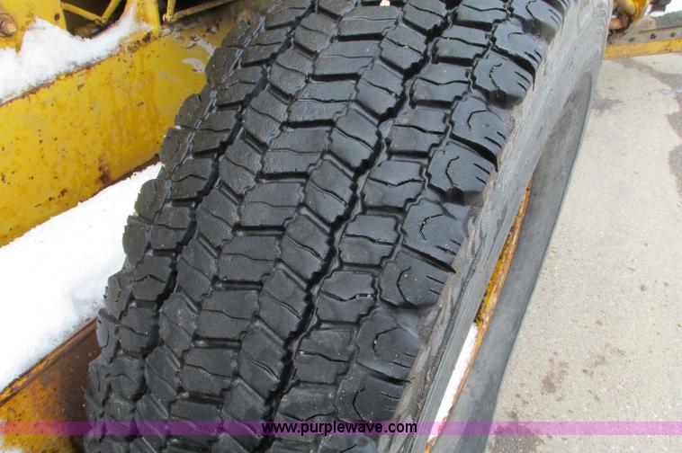 image for item E5047 1959 Caterpillar 12 motor grader