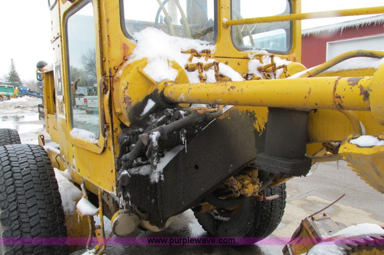 image for item E5047 1959 Caterpillar 12 motor grader