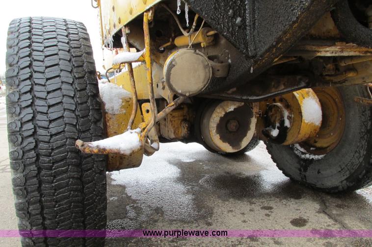 image for item E5047 1959 Caterpillar 12 motor grader