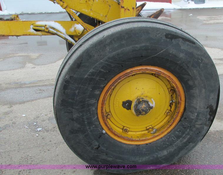 image for item E5047 1959 Caterpillar 12 motor grader