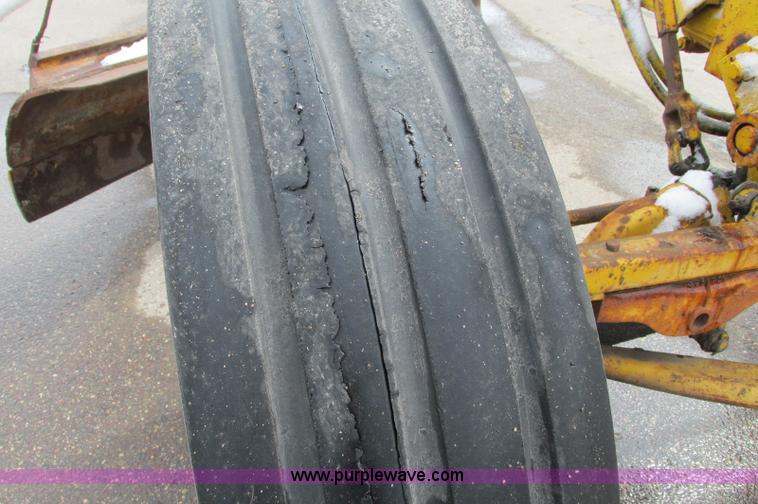 image for item E5047 1959 Caterpillar 12 motor grader