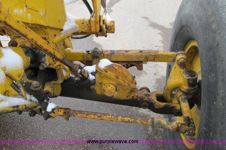 image for item E5047 1959 Caterpillar 12 motor grader