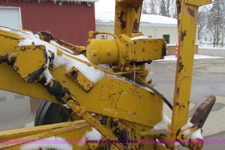 image for item E5047 1959 Caterpillar 12 motor grader