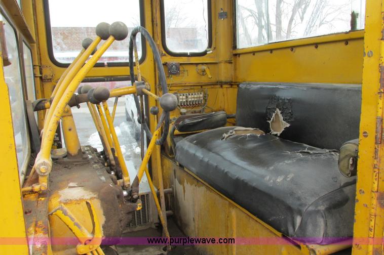 image for item E5047 1959 Caterpillar 12 motor grader