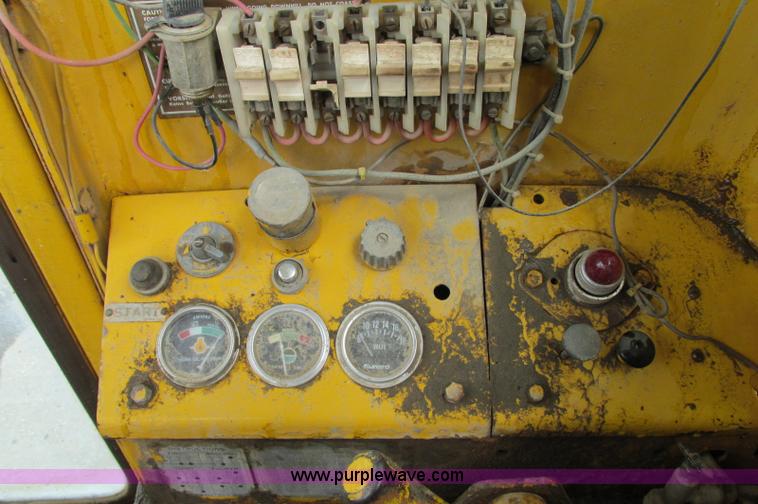 image for item E5047 1959 Caterpillar 12 motor grader