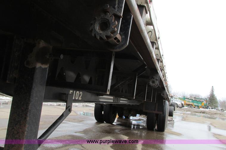 image for item E5049 1995 Trail King NXT152 flatbed trailer