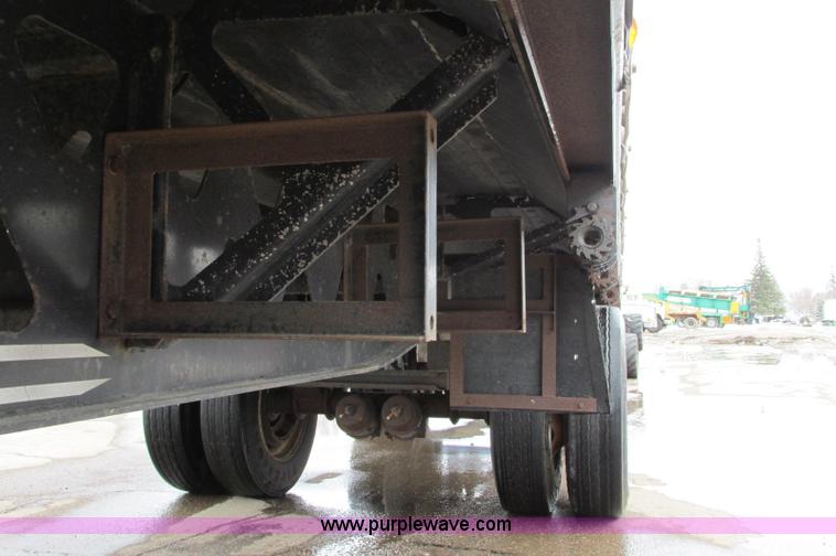 image for item E5049 1995 Trail King NXT152 flatbed trailer