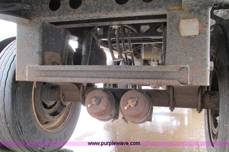 image for item E5049 1995 Trail King NXT152 flatbed trailer