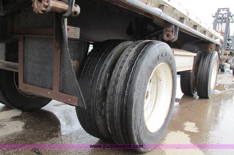 image for item E5049 1995 Trail King NXT152 flatbed trailer