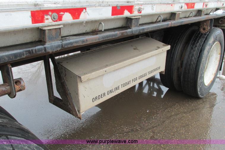 image for item E5049 1995 Trail King NXT152 flatbed trailer