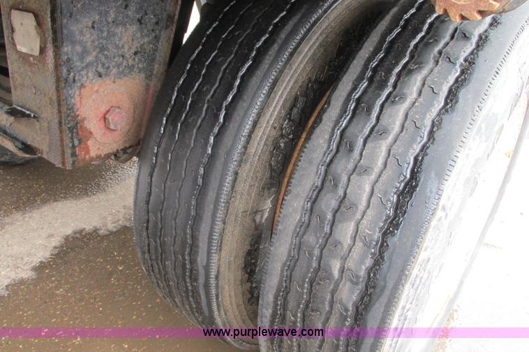 image for item E5049 1995 Trail King NXT152 flatbed trailer