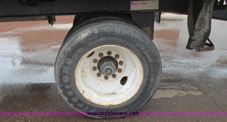 image for item E5049 1995 Trail King NXT152 flatbed trailer