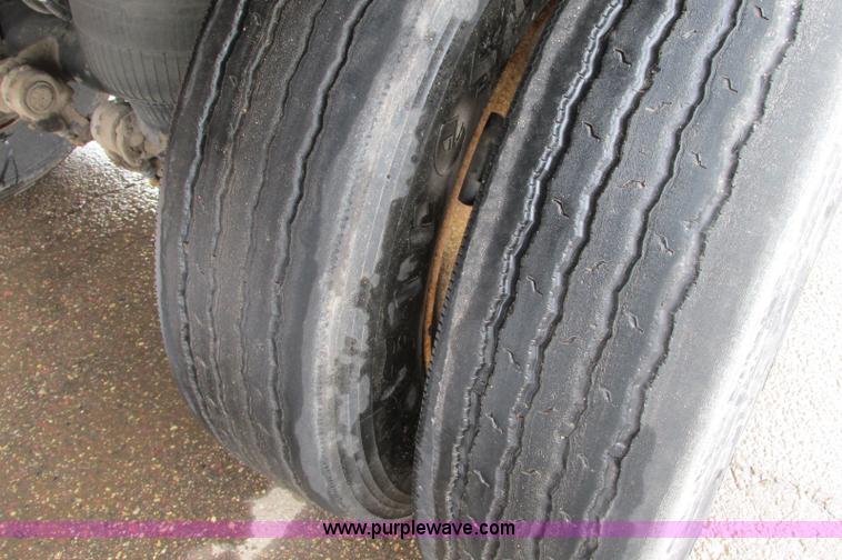 image for item E5049 1995 Trail King NXT152 flatbed trailer