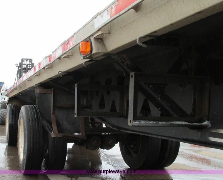 image for item E5049 1995 Trail King NXT152 flatbed trailer