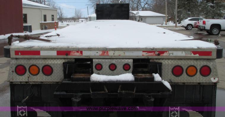 image for item E5049 1995 Trail King NXT152 flatbed trailer