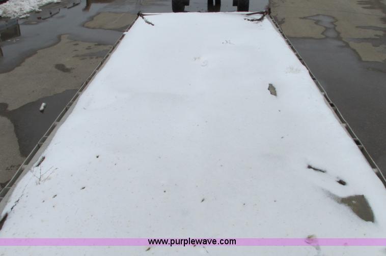 image for item E5049 1995 Trail King NXT152 flatbed trailer
