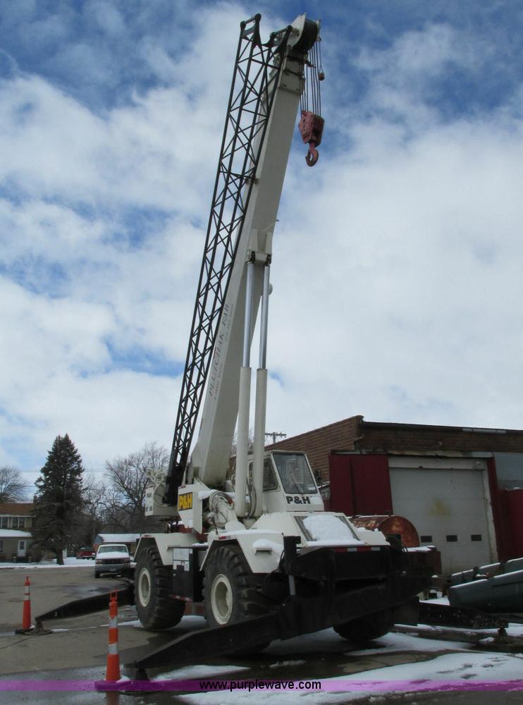 image for item E5051 1985 P & H RT50 rough terrain crane